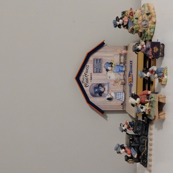 Vintage Enesco Mary's moo moos Lionel trains set